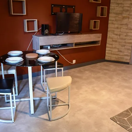 Calme Et Terrasse Privee Pres De Vichy Lägenhet