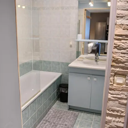 Calme Et Terrasse Privee Pres De Vichy Lägenhet *