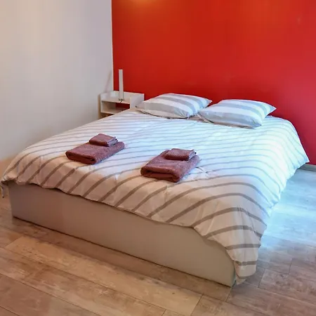 Lägenhet Calme Et Terrasse Privee Pres De Vichy