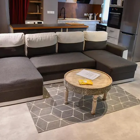 Calme Et Terrasse Privee Pres De Vichy Lägenhet